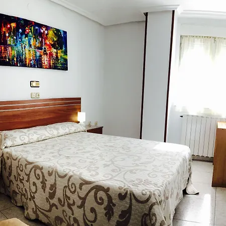 Sol Naciente 2* לאון