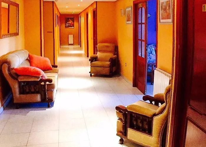 Sol Naciente 2* León